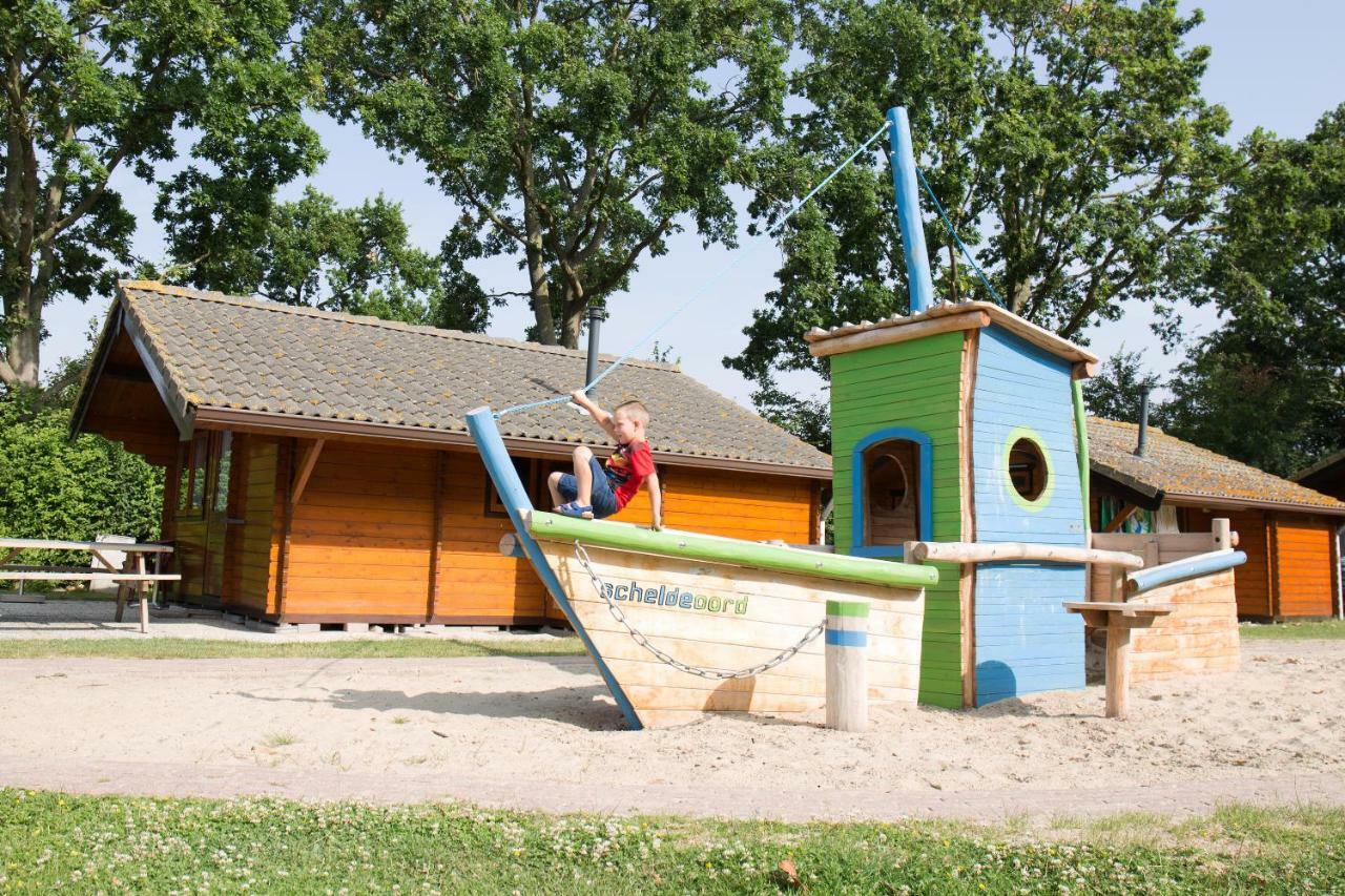 Kleintje Beer Vila Baarland Exterior foto